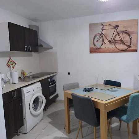 Rdc Avec Terrasse Et Parking Prive * Агд