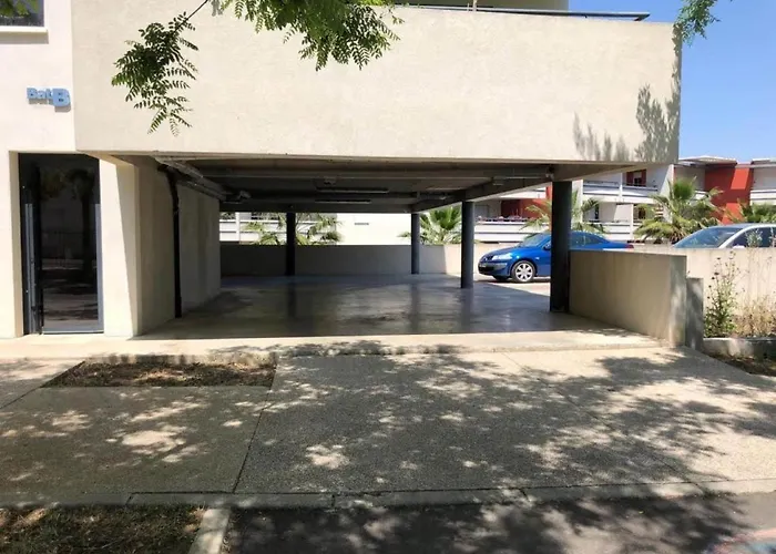 Rdc Avec Terrasse Et Parking Privé *