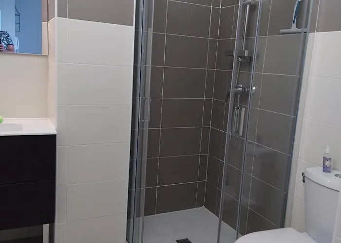 Appartement Rdc Avec Terrasse Et Parking Privé Agde