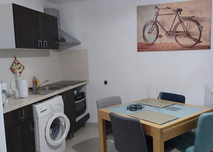 Rdc Avec Terrasse Et Parking Privé * Agde