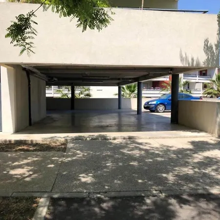 Rdc Avec Terrasse Et Parking Prive *