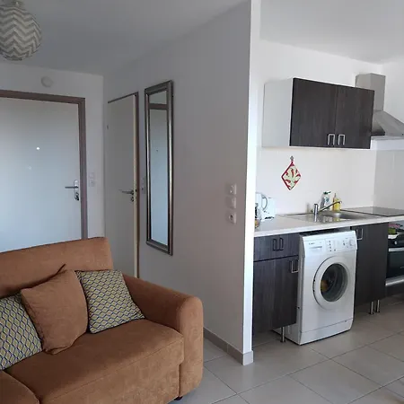 Rdc Avec Terrasse Et Parking Prive Appartement