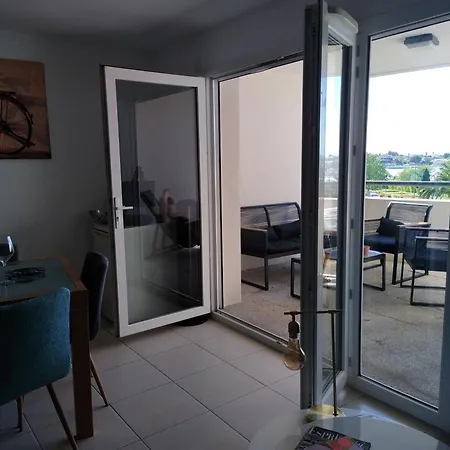 Rdc Avec Terrasse Et Parking Prive