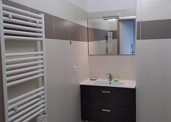 Rdc Avec Terrasse Et Parking Prive Агд