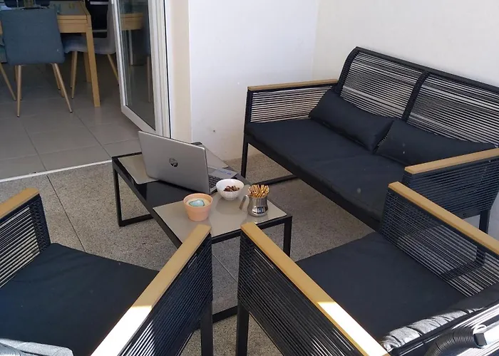 Rdc Avec Terrasse Et Parking Prive