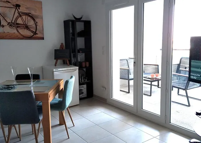 Rdc Avec Terrasse Et Parking Prive Apartment