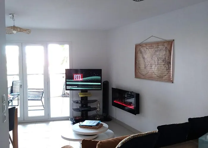 Apartment Rdc Avec Terrasse Et Parking Prive *